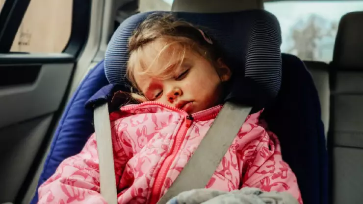 Policía de EUA detiene a ladrón de autos que abandonó a niña en Florida