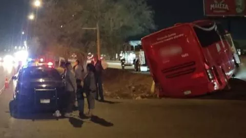 Fuerte accidente sobre el Periférico de Mérida estuvo a punto de terminar en tragedia; ¿hay heridos?