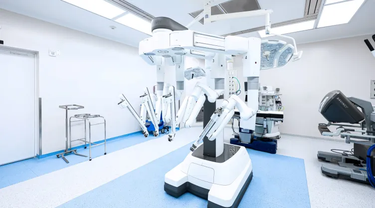 Robotica en cirugias.jpg