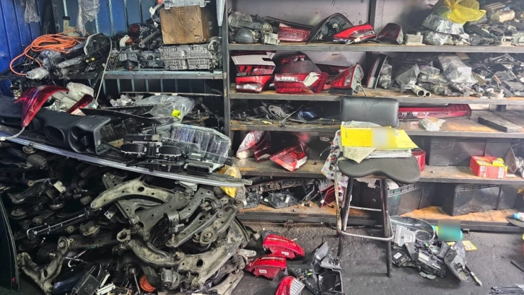 Autopartes supuestamente robadas fueron aseguradas en una predio en la GAM en CDMX.