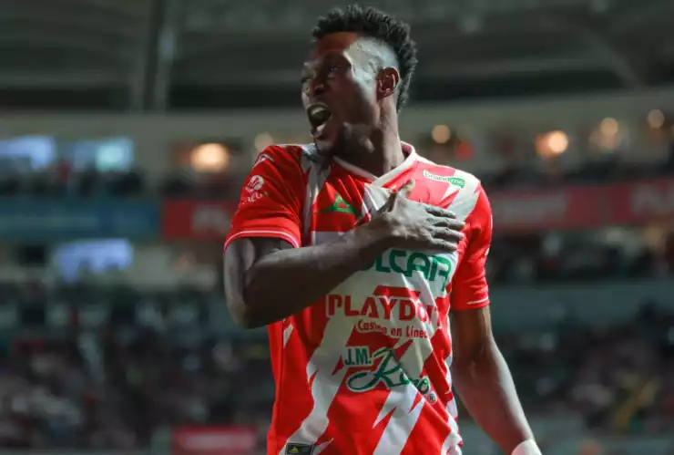 Cambindo es el futbolista más parecido a Denis Bouanga, según la IA