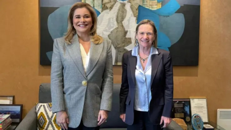 Maru Campos y Embajadora de Francia