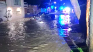 Lluvia dejó calles inundadas y riesgo de desbordamiento de una presa en Yahualica