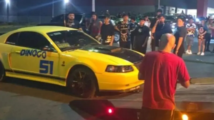 Clausuran supermercado por organizar arrancones clandestinos.