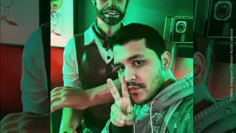 Nodal saludando .jpg