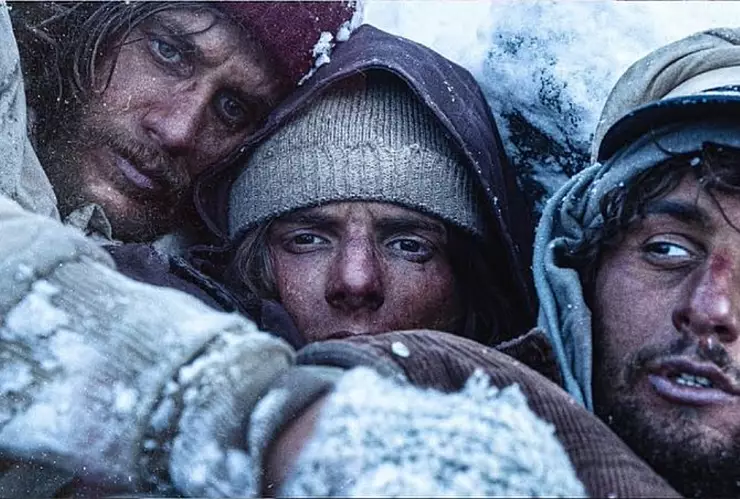 Orina negra, enfermedad que se aborda en la película “La sociedad de la nieve”