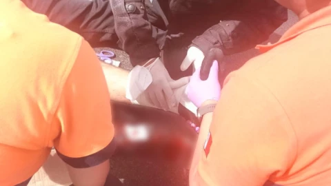 Se tirá de puente en Iztapalapa tras discusión con su novia, pero solo se lesiona