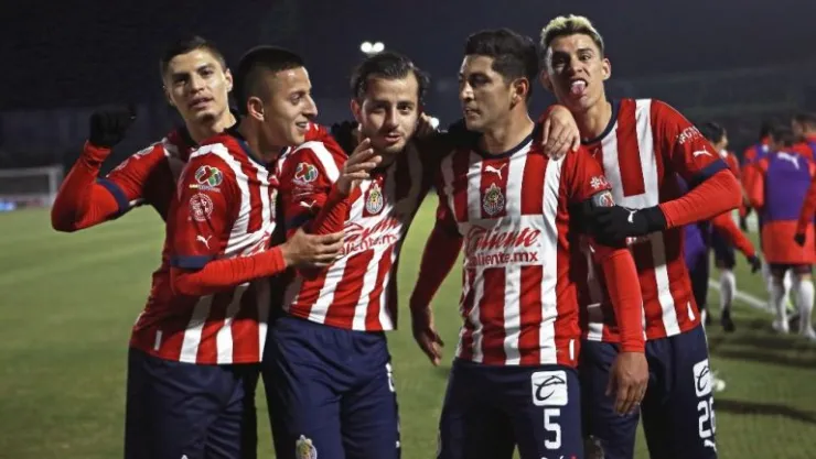 ¡Crack! Jugador de Chivas entre los mejores defensas del Apertura 2023