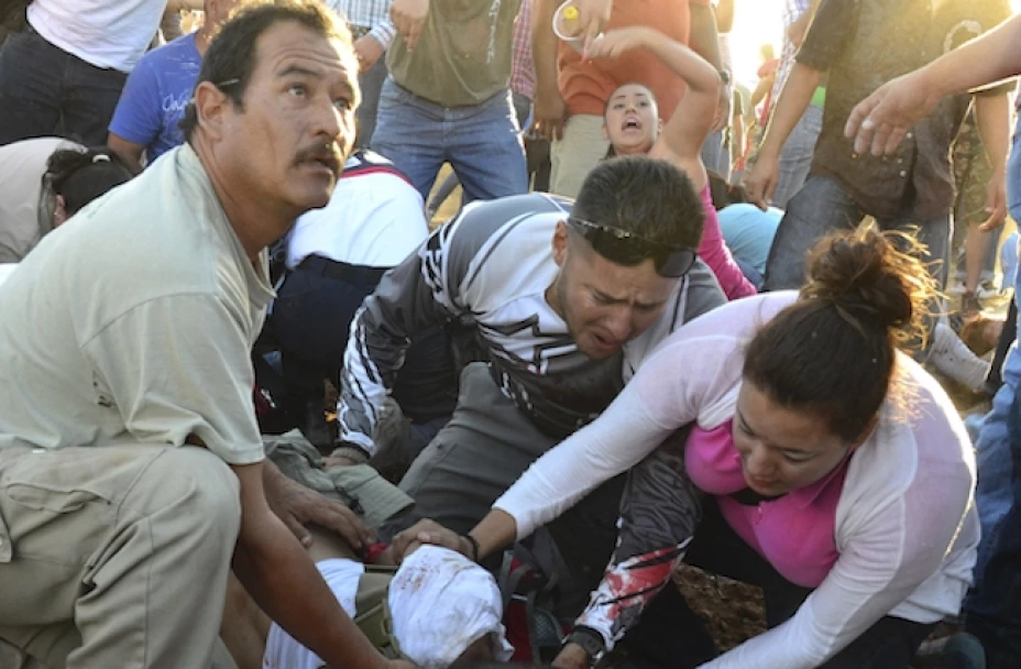 El conductor Francisco Velázquez perdió el control de la camioneta tras saltar por encima de una pila de automóviles