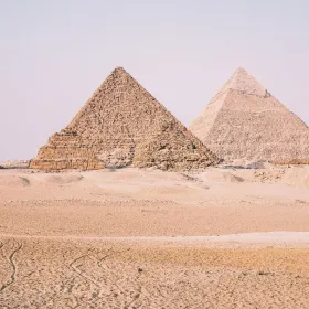 /arqueologia/conoce-piramide-escalonada-zoser-mas-antigua-egipto