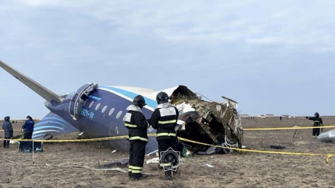 ¿Por qué sucedió el accidente de avión de Kazajistán?