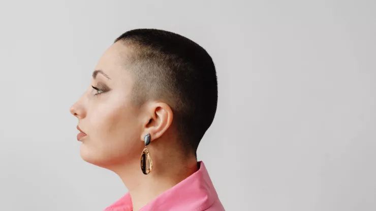 ¿Qué significa raparse la cabeza, según la psicología?