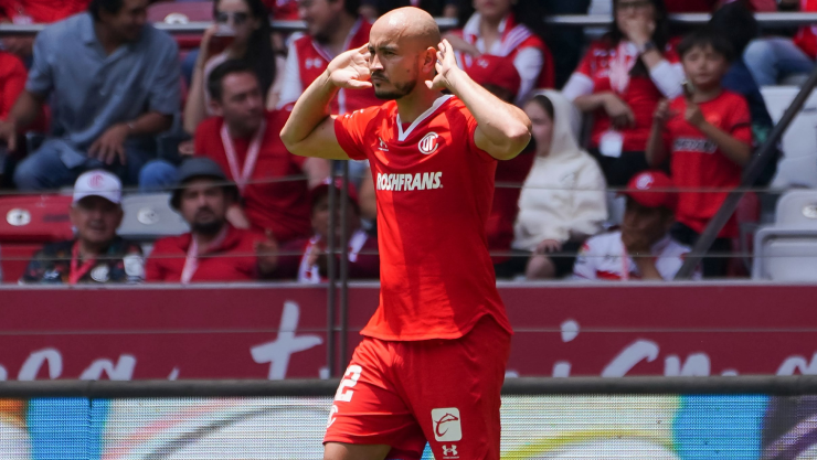 Carlos Gonz&aacute;lez celebra un gol con Toluca