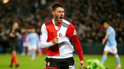 ¿Habrá bombazo? Santiago Giménez en la mira de un grande de Europa