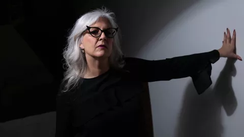 ¿Cómo cuidar tu cabello si tienes canas?