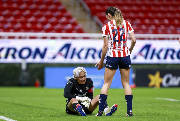 Blanca Félix y Karla Martínez con Chivas