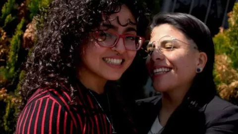 Metrobús atropella a Renata y Maya