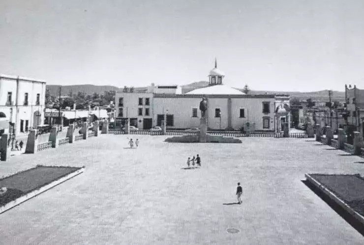 plaza constitucion de queretaro.jpg