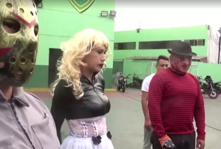 Policías salen a la acción en Halloween