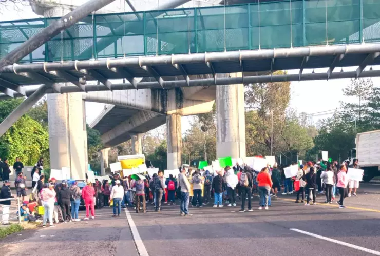 Cierre en la caseta México-Cuernavaca; bloqueo por presencia de manifestantes este 15 de septiembre