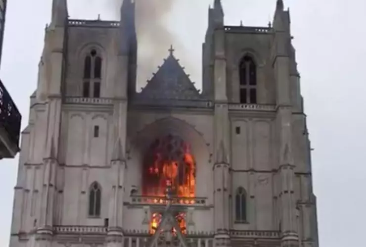 incendio-catedral-nantes.jpg