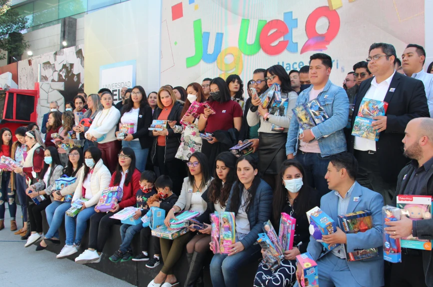 El contenedor estaba lleno ya que todos querían acudir a dejar su juguete