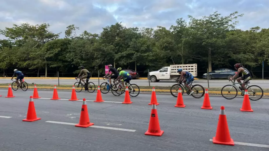 Confirman la muerte de un atleta durante un reconocido triatlón en la Riviera Maya