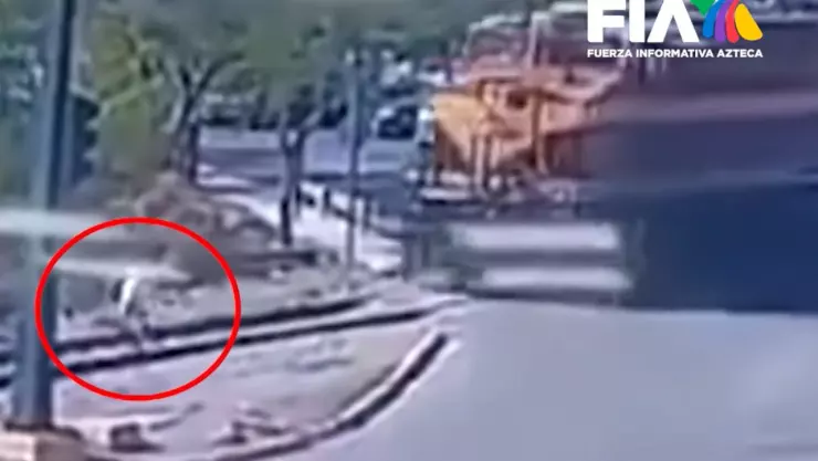 Mujer nuere atropellada por tren celular audífonos