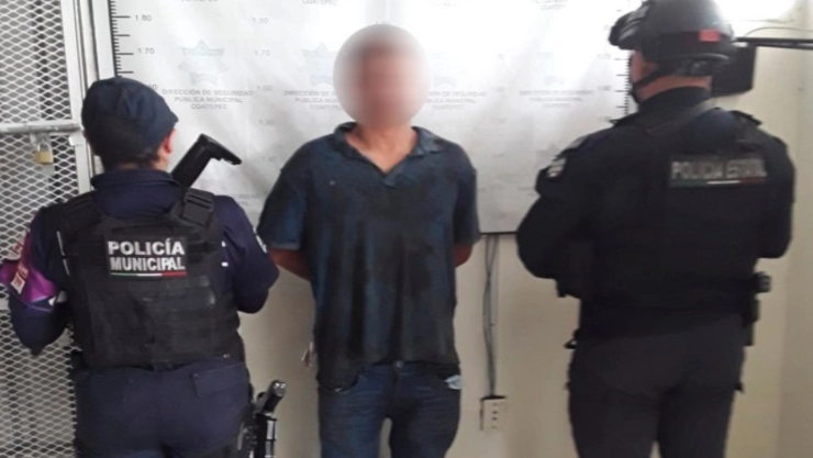 Convivencia termina en tragedia_ Hallazgo estremecedor sacude a vecinos de Coatepec. En la imagen se puede observar a ‘La Mole’, presunto asesino que fue detenido tras caminar con restos humanos en calles de Coatepec, Veracruz.