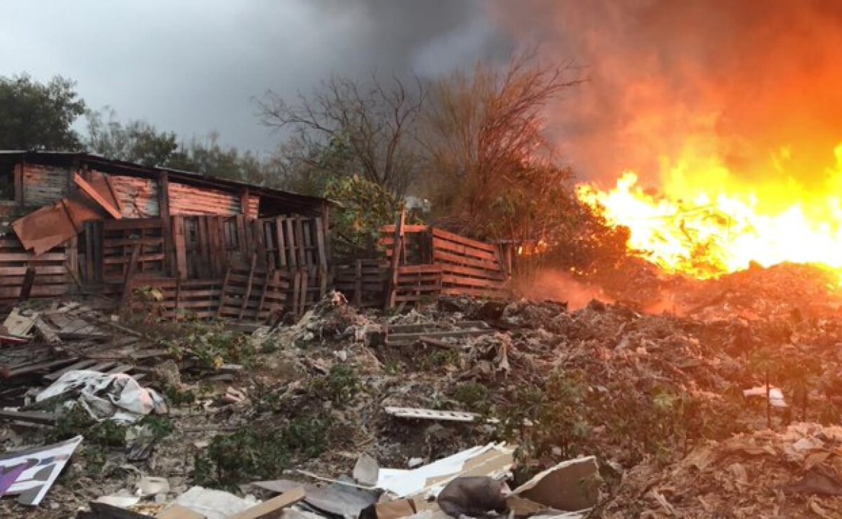 Video Reportan Fuerte Incendio En Santa Catarina Nuevo Leon
