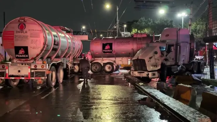 Tragedia evitada por segundos: pipa con capacidad de 60 mil litros de combustible choca en el Circuito Interior