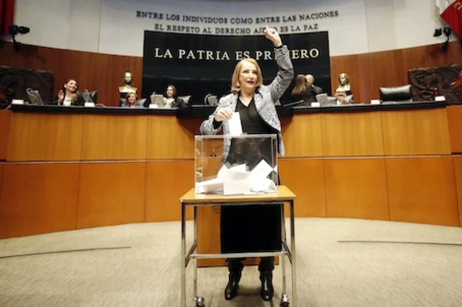 290825 Instalacion Mesa Directiva 9.jpg