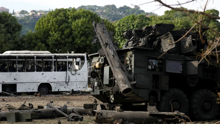 base-la-carlota-caracas-ataques-eu-camiones-vehiculos-calcinados-ruinas