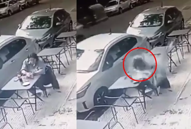 VIDEO | ¡IMÁGENES FUERTES! Vidrio cae desde un cuarto piso y golpea brutalmente a un hombre de 50 años