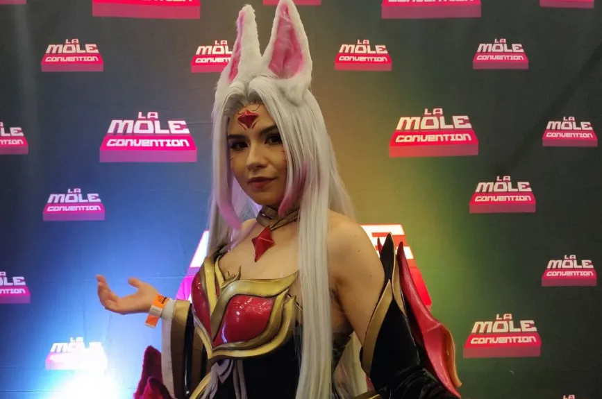 La habilidad para realizar estos cosplays es admirable. Muchos de los trajes fueron hechos a mano, utilizando materiales innovadores que aseguraron una mayor precisión y comodidad, sin perder la esencia de los personajes que representaban.