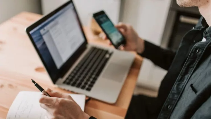 ¿Cómo saber si alguien tiene guardado tu número en WhatsApp?