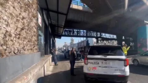 VIDEO: Hombre murió tras accidente al caer de puente vehicular en Iztapalapa