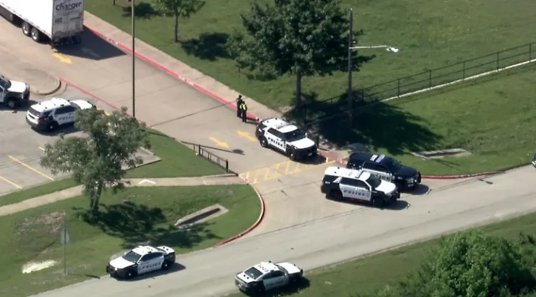 Estudiante baleado y agresor bajo custodia luego de un tiroteo en una escuela secundaria en Texas