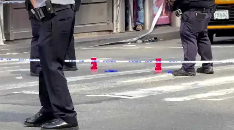 Caos en Times Square: policía arresta a sospechoso tras tiroteo en pleno Manhattan