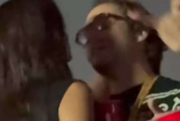 Novia de Diego Boneta le jala el pelo en concierto de Bad Bunny en CDMX video.png