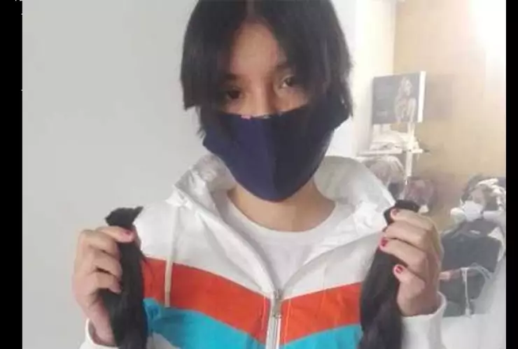 Ana Paola de 16 años decidió vender su cabello a través de redes sociales para poder adquirir un tanque de oxígeno para su abuelo que padece COVID-19.