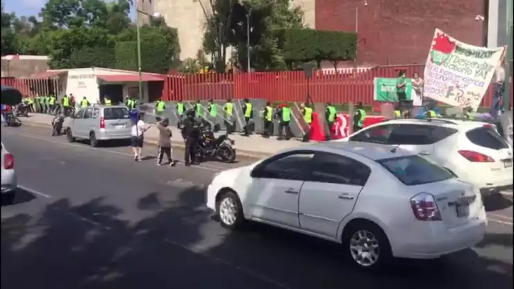 policias cámara.jpeg