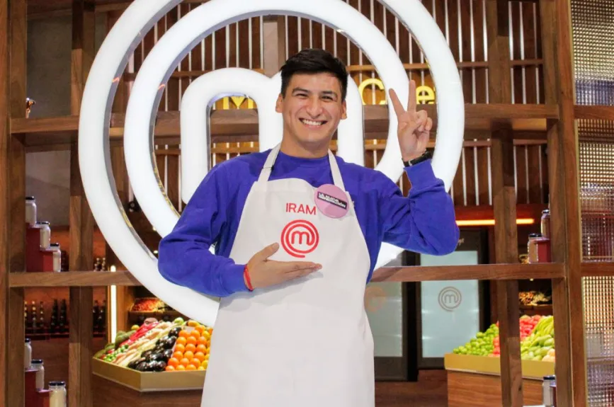 Iram Mendiola es un influencer que buscará conquistar el paladar de los jueces en esta nueva temporada de MasterChef Celebrity Generaciones. | Foto: TV Azteca
