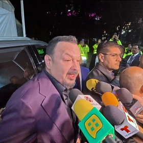 Pepe Aguilar reacciona a la presentación de su hijo Leonardo en las Fiestas de Octubre