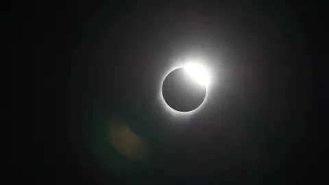 Eclipse solar 2023 Signos zodiacales que serán afectados