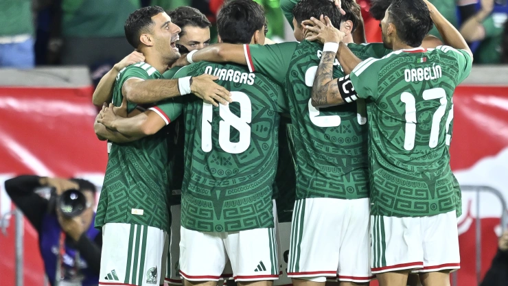 América y Chivas congelaron las negociaciones por él y hoy fue la figura de México ante Perú