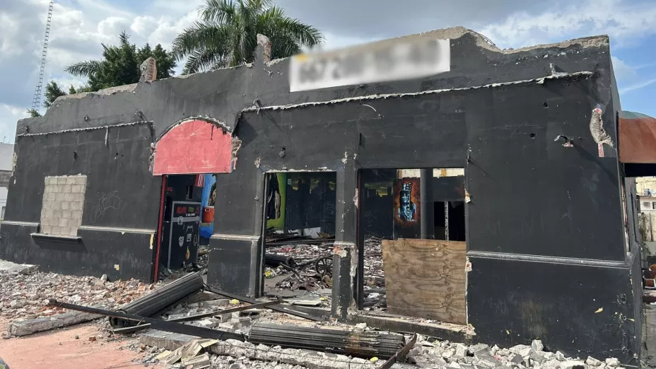 Derrumban emblemático bar de rock en Culiacán