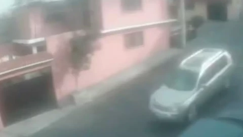 VIDEO | Conductora atropella a niño de 6 años en Naucalpan, Edomex