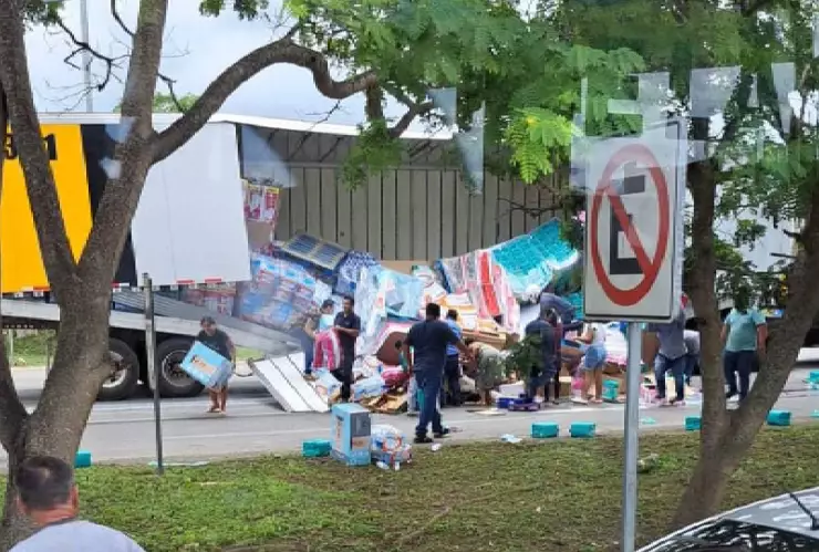 ÚLTIMO MOMENTO_ Rapiña en el Periférico de Mérida genera movilización policiaca