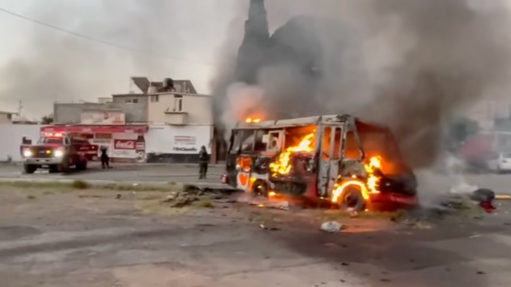 Se incendia camión en colonia Infonavit.